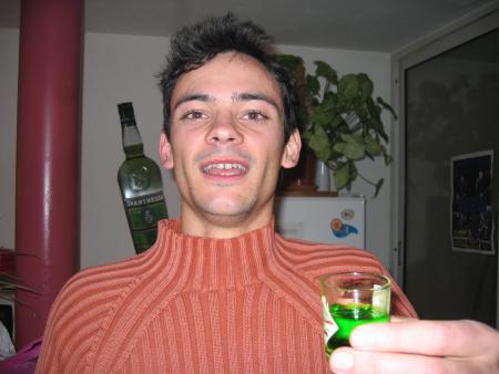 Ju et son shooter de Velay; à la tienne!